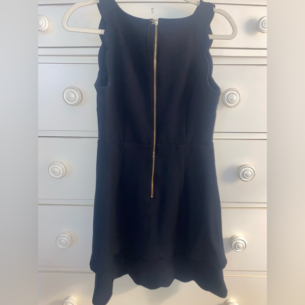 Vineyard Vines. Polyester And Rayon Scalloped Sle… - image 5